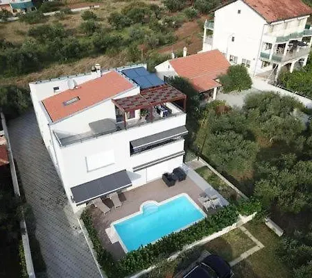 Komfortable Mit Whirlpool Und Garten Apartment