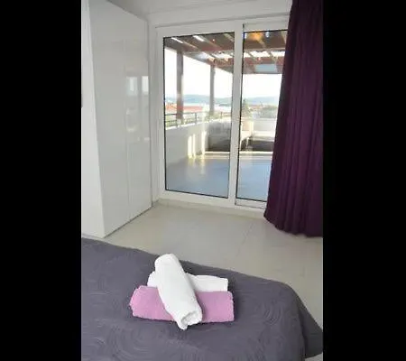 Komfortable Mit Whirlpool Und Garten